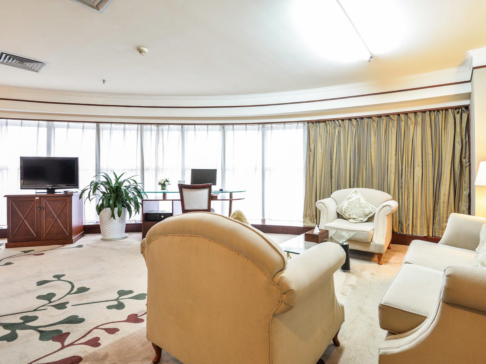 Royalty Hotel Σενζέν Εξωτερικό φωτογραφία